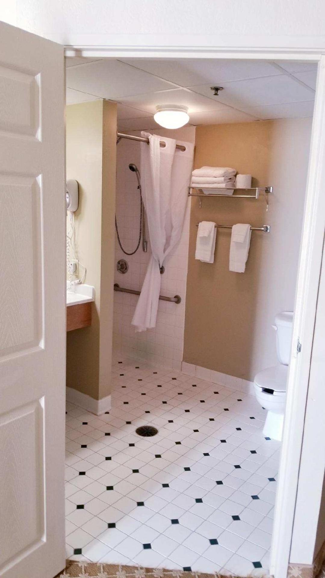 Quality Inn & Suites Alexandria Luaran gambar