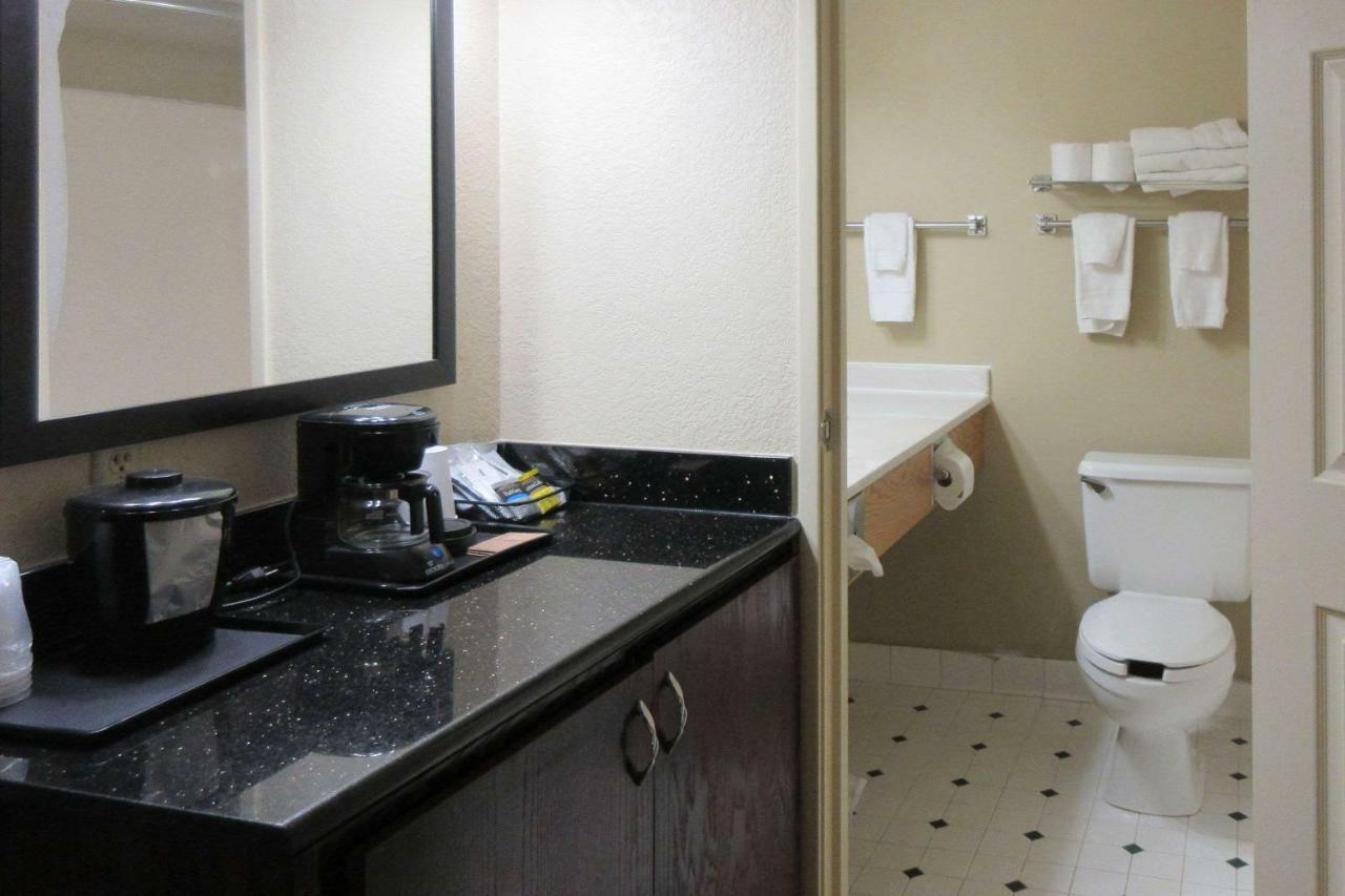 Quality Inn & Suites Alexandria Luaran gambar