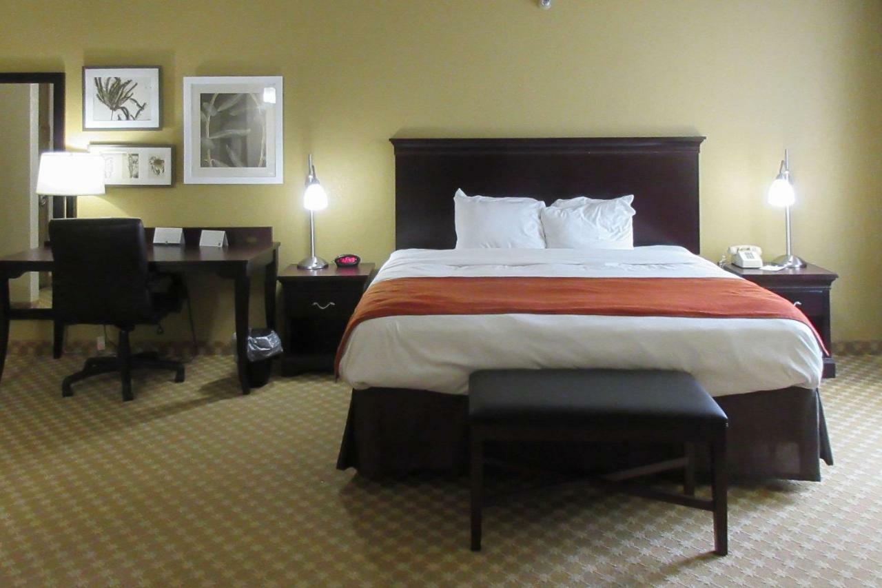 Quality Inn & Suites Alexandria Luaran gambar